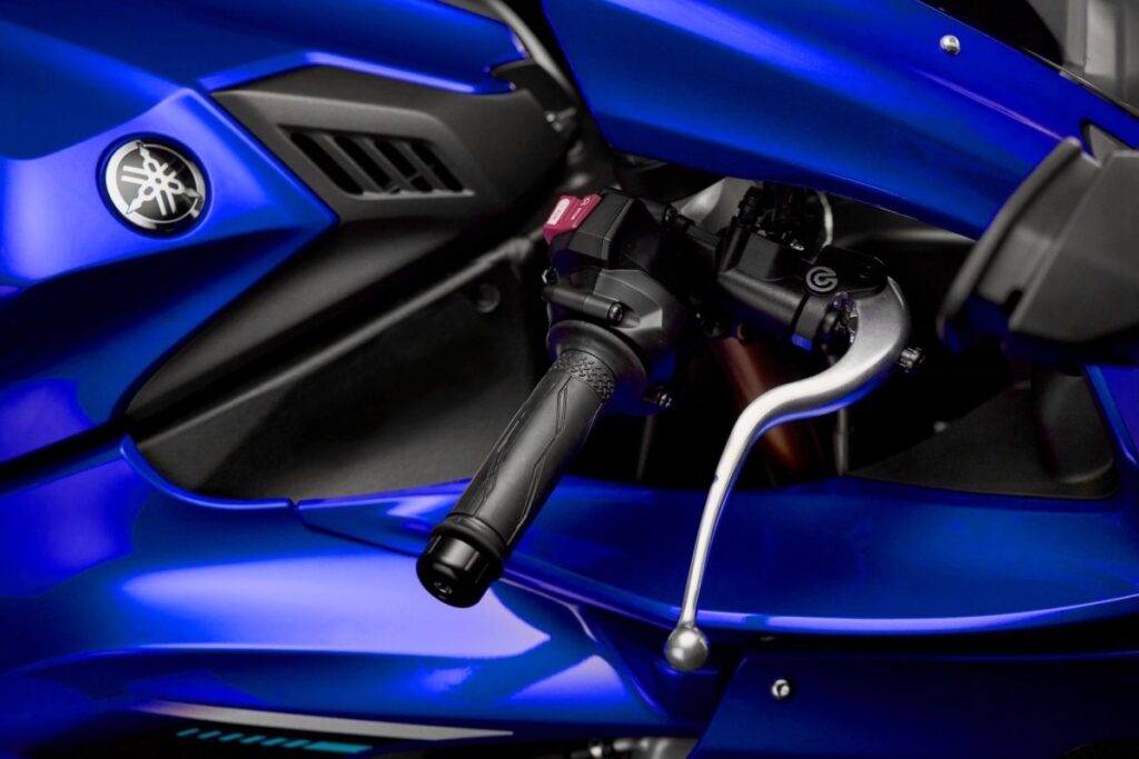 gallery-YZF-R12025-4