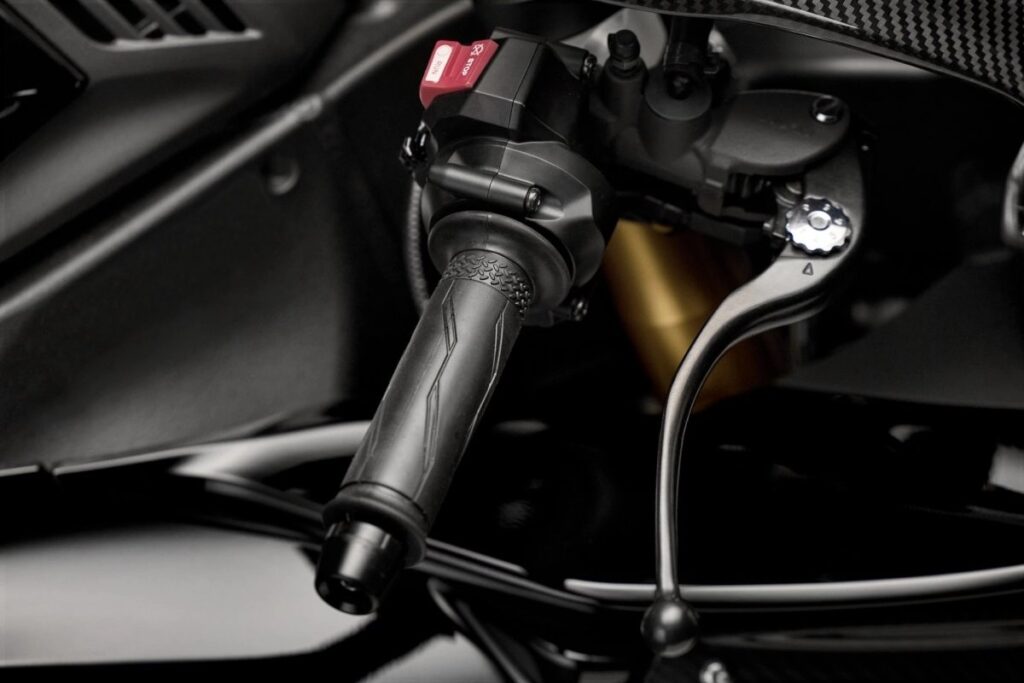 gallery-YZF-R1M2025-4