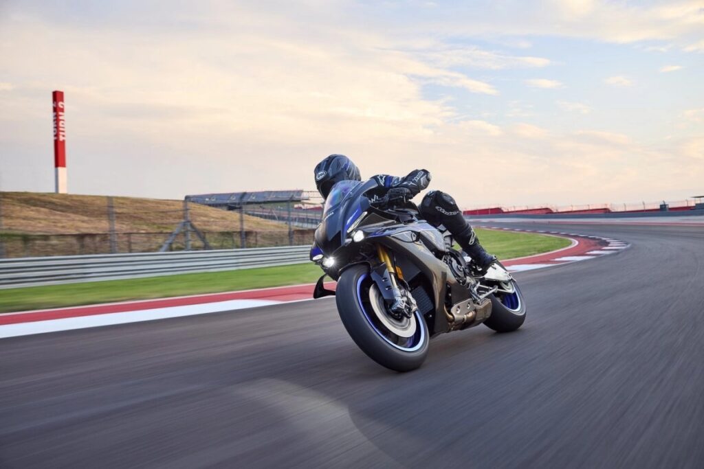 gallery-YZF-R1M2025-6